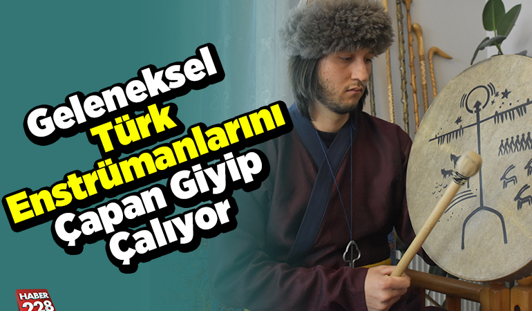 Geleneksel Türk enstrümanlarını çapan giyip çalıyor